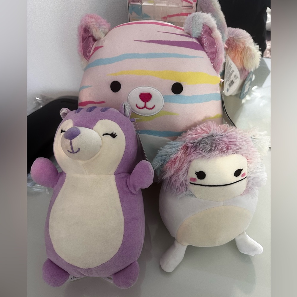 squishmallow : ZAYLEE THE BIGFOOT, atoosa  tiger, Sydnee Hug Mees